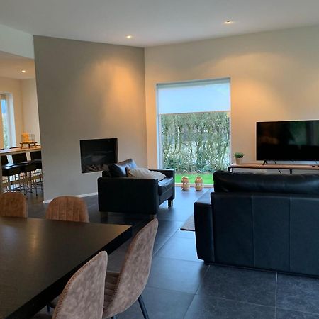Villa Riverside Met Hottub, Eigen Aanlegsteiger, Zwemtrap, Trampoline En Kano'S Zeewolde Exterior photo