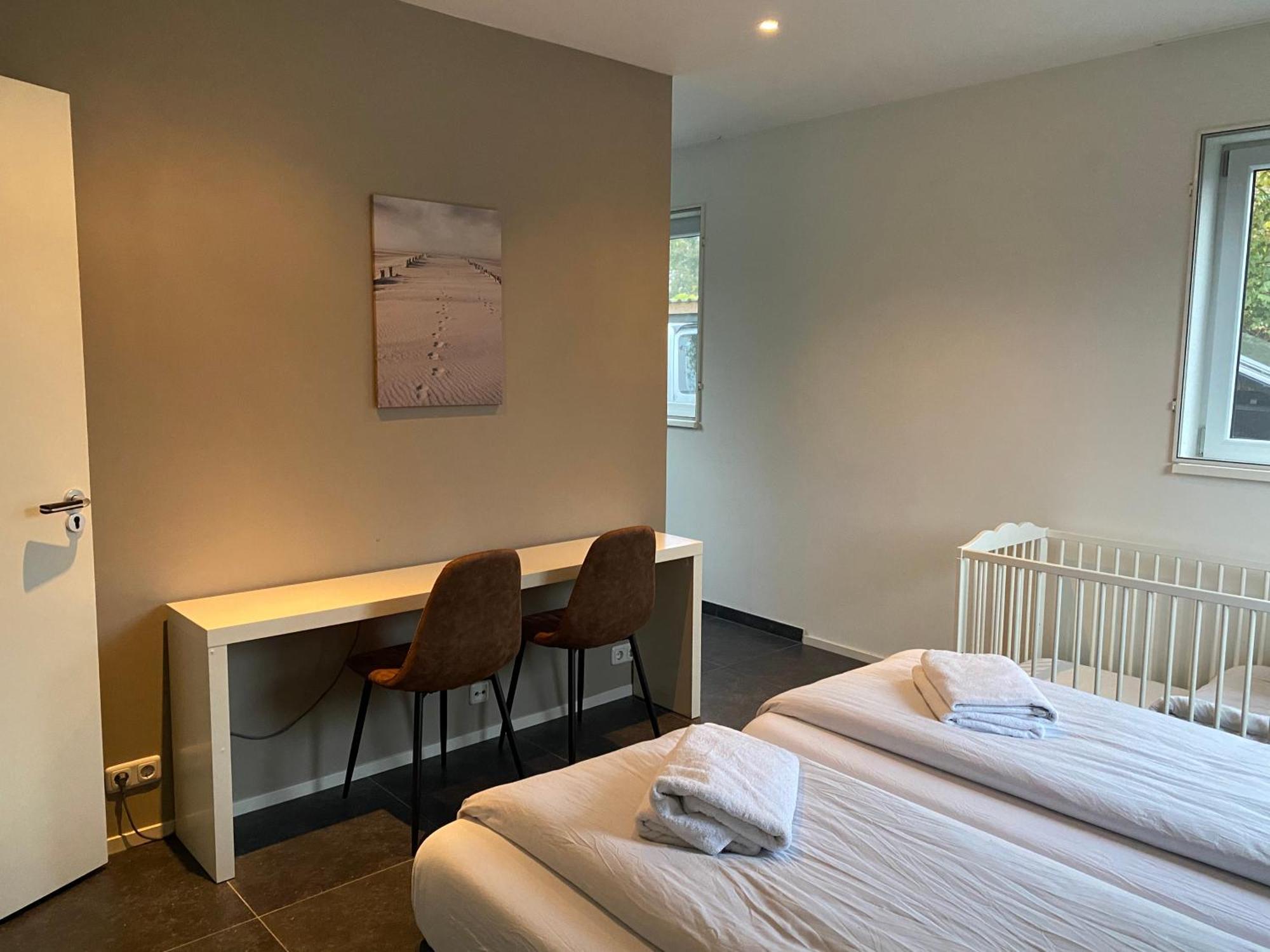 Villa Riverside Met Hottub, Eigen Aanlegsteiger, Zwemtrap, Trampoline En Kano'S Zeewolde Exterior photo